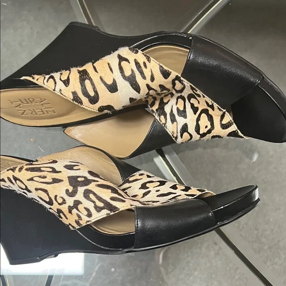 Naturalizer Black and Leopard Print slides 9M - Picture 4 of 5